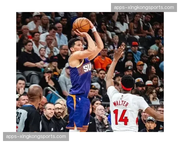 太阳结束五连败颓势 布克杰伦格林组合外线火力复苏