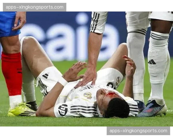 皇马VAR争议判罚：姆巴佩禁区内倒地未获点球影响战局